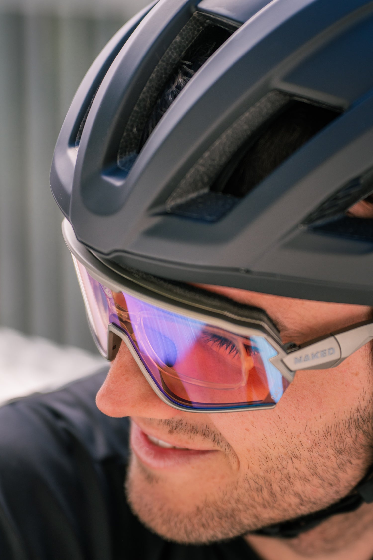 Mann trägt Sportbrille mit optischen Inserts, Credits: Elias Neier