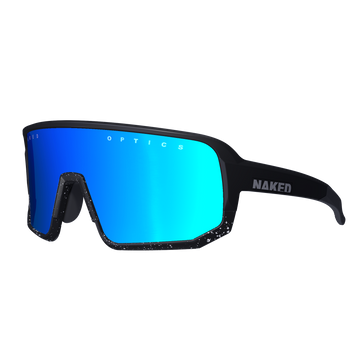Schwarze NAKED Optics Sportbrille mit blau verspiegelten Gläsern und NAKED auf dem Rahmen - perfekt für dein nächstes Outdoor-Abenteuer.